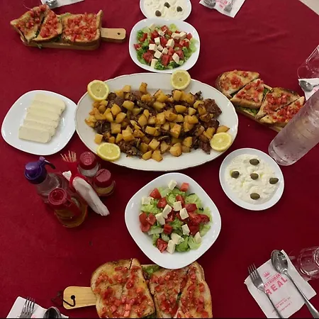 Bar Restaurant Real Ξενοδοχείο Bajram Curri