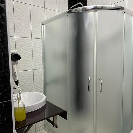 Bar Restaurant Real Ξενοδοχείο Bajram Curri