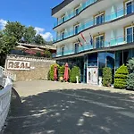 Otel Bar Restaurant Real Bajram Curri